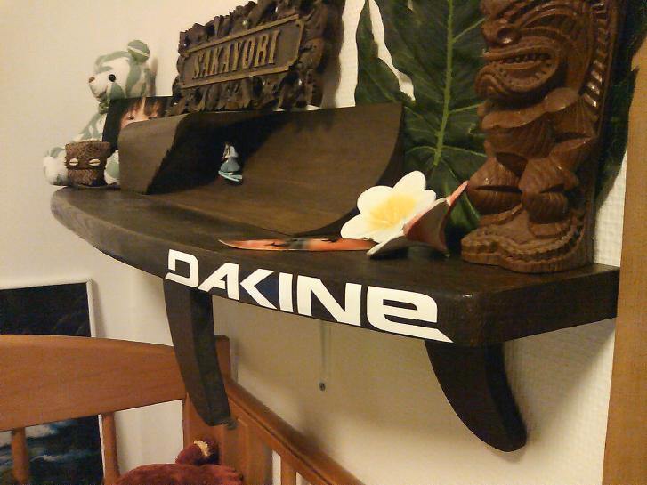 サーフボード型壁掛け棚