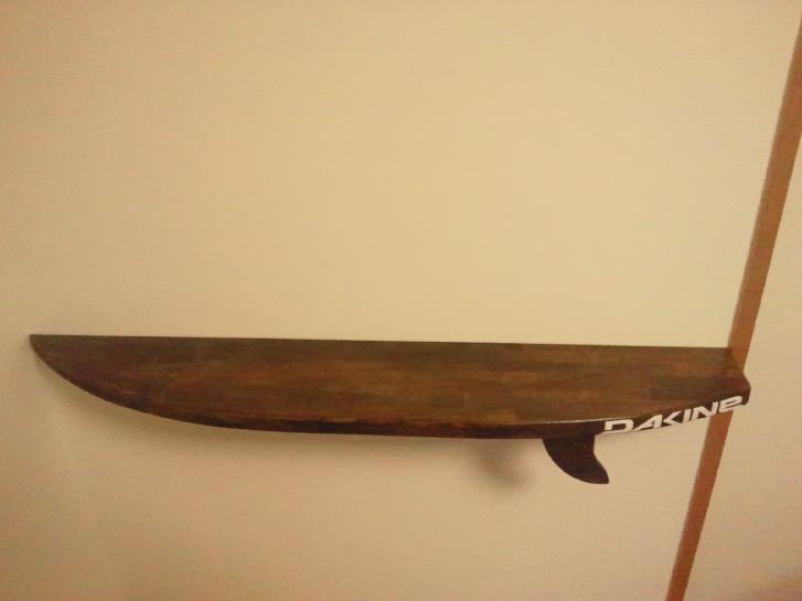 サーフボード型壁掛け棚
