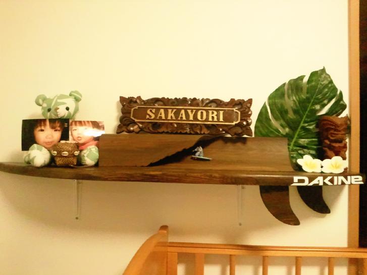 サーフボード型壁掛け棚