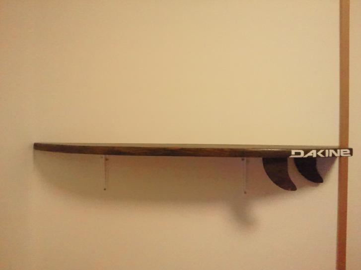 サーフボード型壁掛け棚
